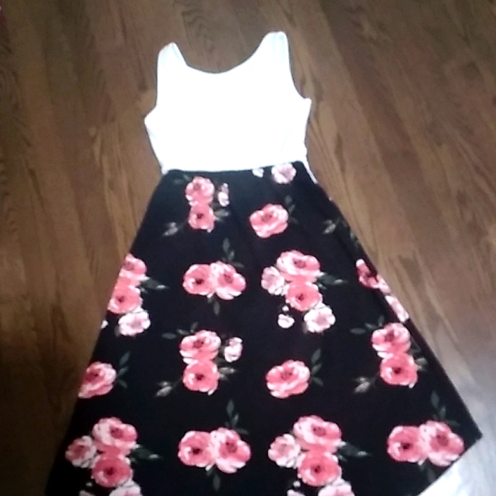 Dress - Picture 3 of 3
